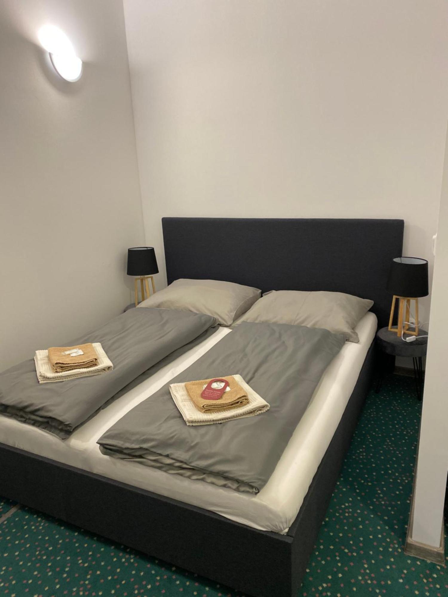 Studia Maxim Appartement Frýdek-Místek Buitenkant foto