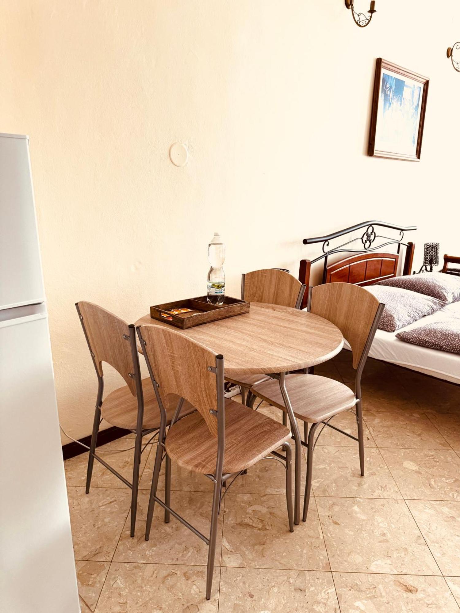 Studia Maxim Appartement Frýdek-Místek Buitenkant foto