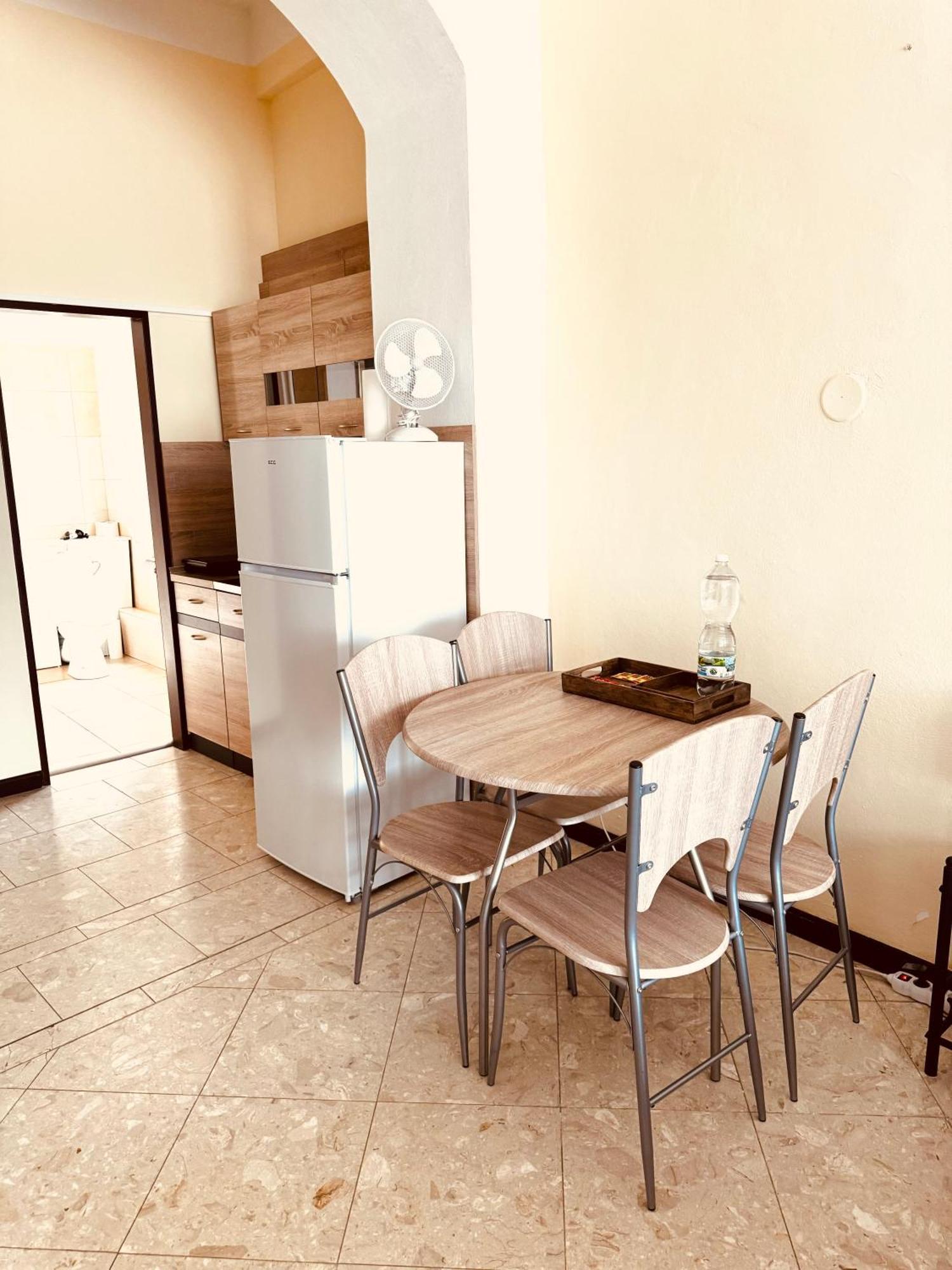 Studia Maxim Appartement Frýdek-Místek Buitenkant foto