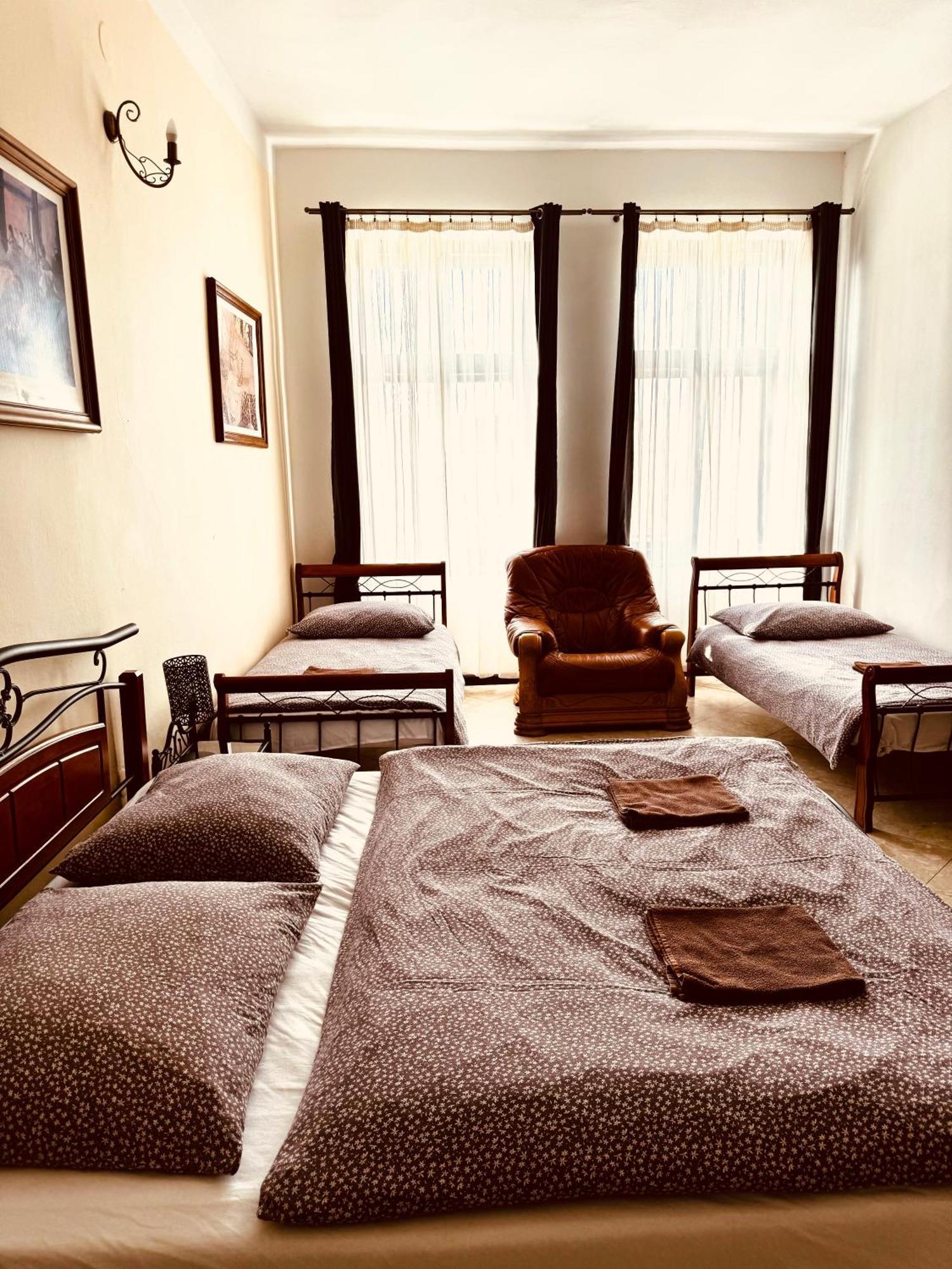 Studia Maxim Appartement Frýdek-Místek Buitenkant foto