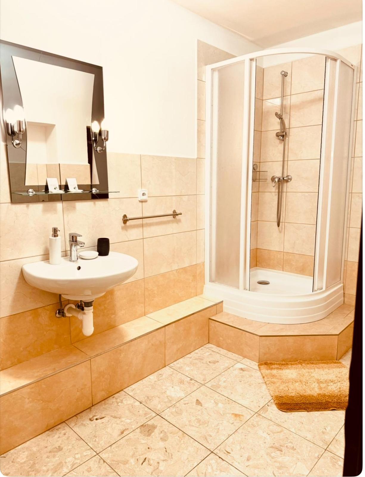 Studia Maxim Appartement Frýdek-Místek Buitenkant foto